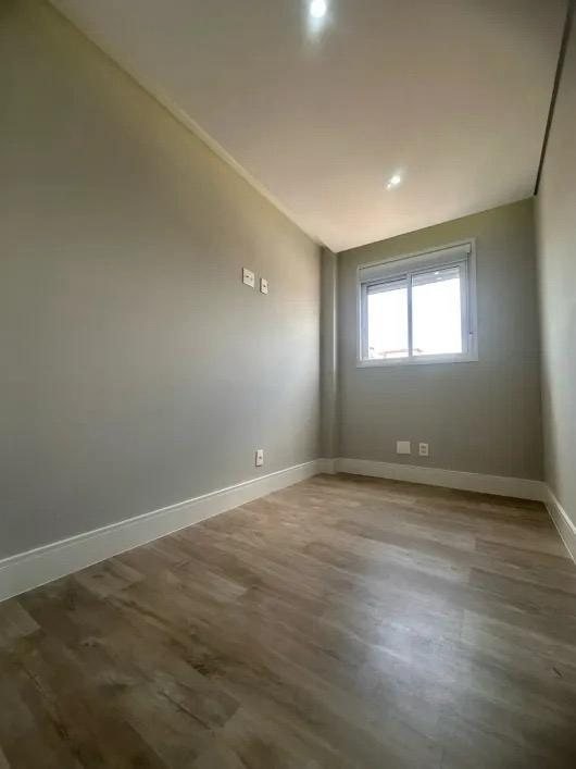 Dormitório com piso laminado
